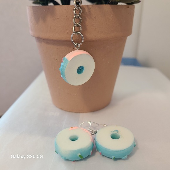 Donut‎ Earrings & Keychain Set, Blue Pink Sprinkles, Fun Quirky Kawaii Jewelry - Picture 3 of 6